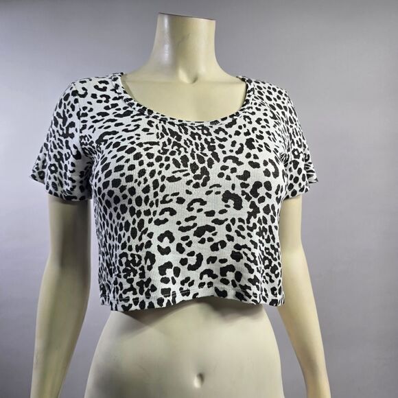 Olivaceous large top nwt R15 - Picture 1 of 4